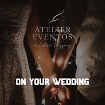 Pareja tomada de la mano en boda Atelier Eventos